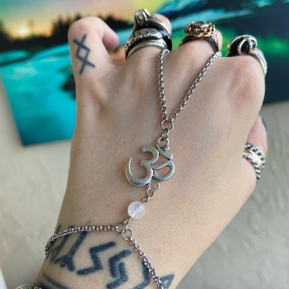 Hand piece om sign & clear quartz slave bracelet - Picture 9 of 10